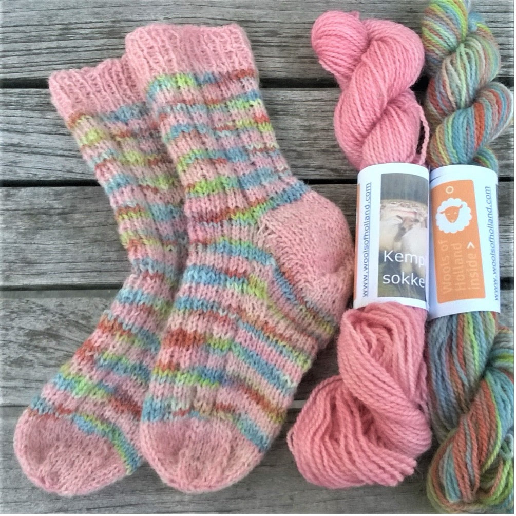 Breipatroon kindersokken in twee kleuren, geschikt voor sokkenwol